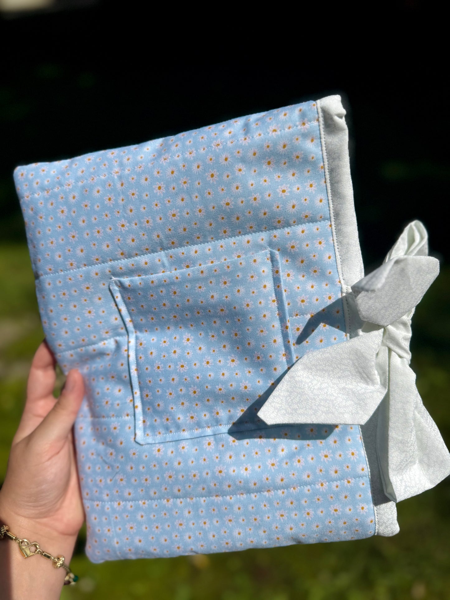 Blue Daisies Large Bible/Book Sleeve