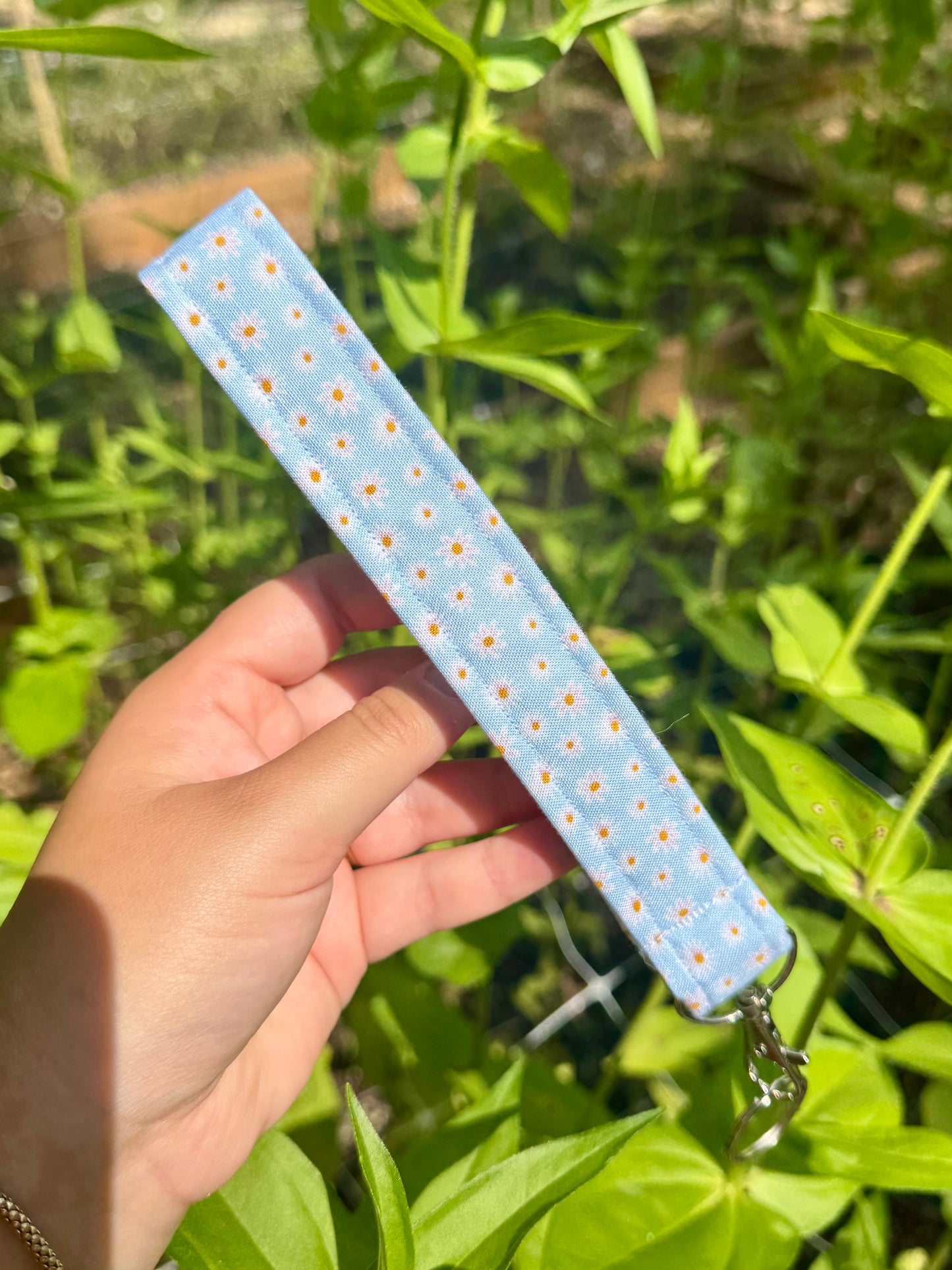 Blue Daisies Wristlet