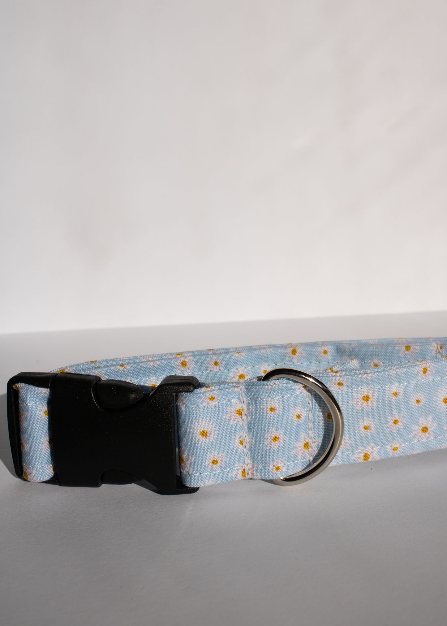Blue Daisies Medium 1" Dog Collar