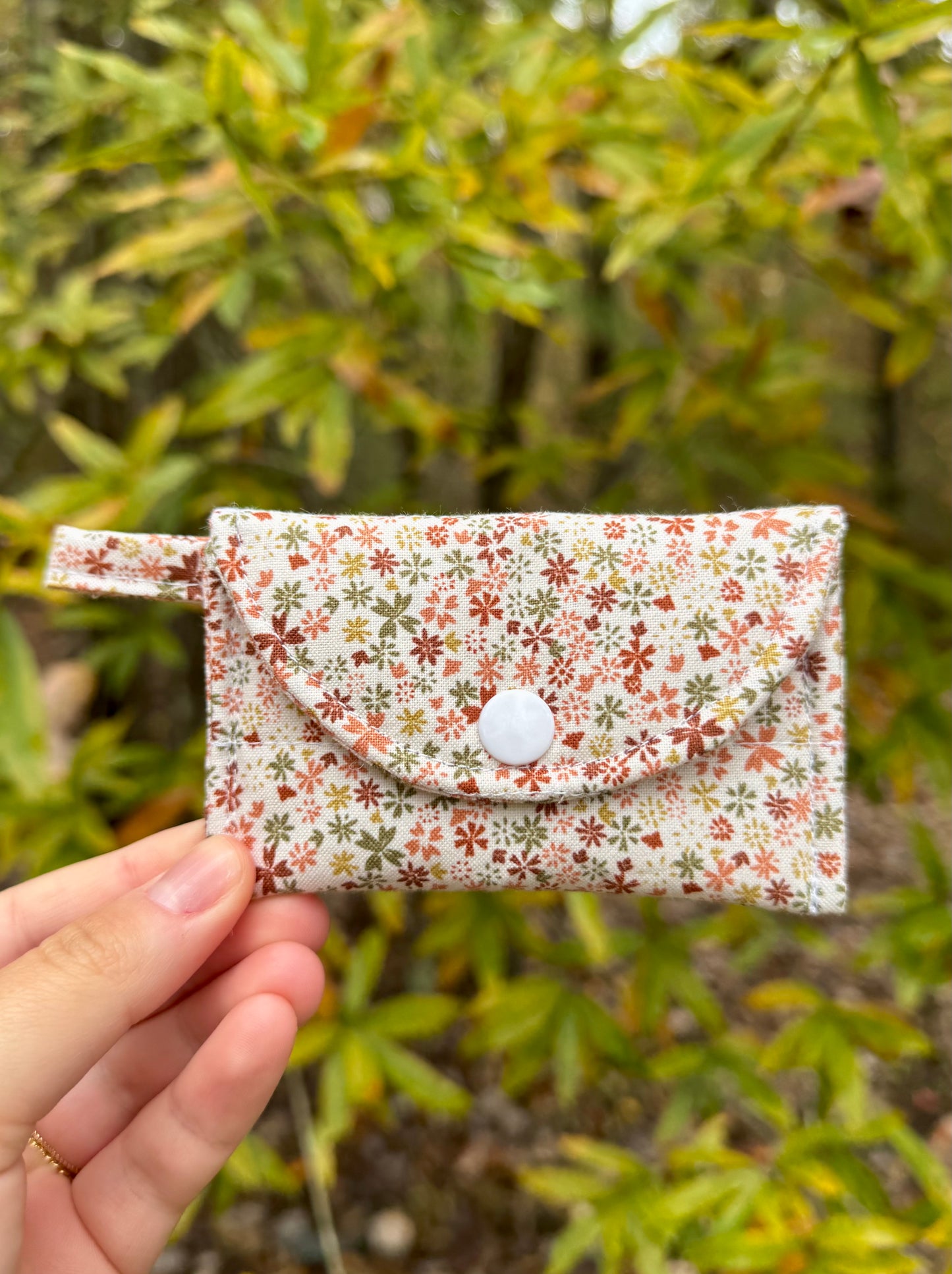 Cinnamon Roll AirPods Case/Card Wallet