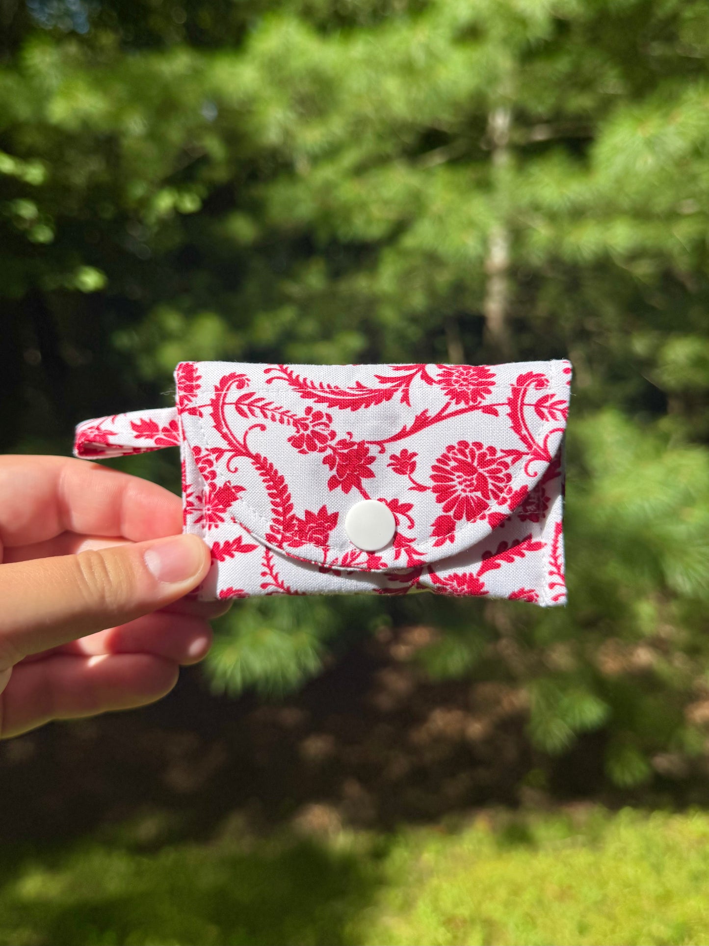 Pretty in Red AirPods Case/Card Wallet