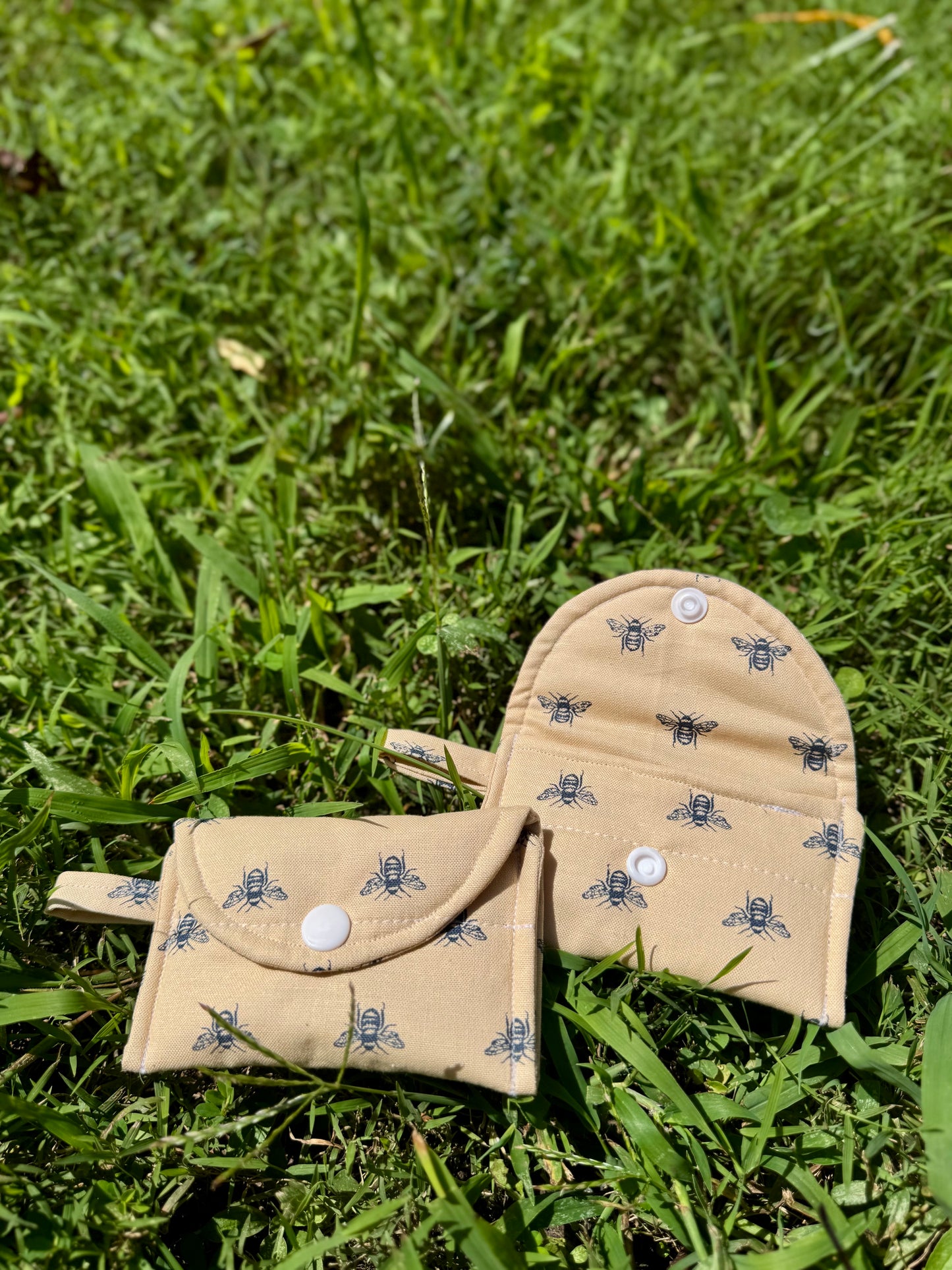 Autumn Bees AirPods Case/Card Wallet
