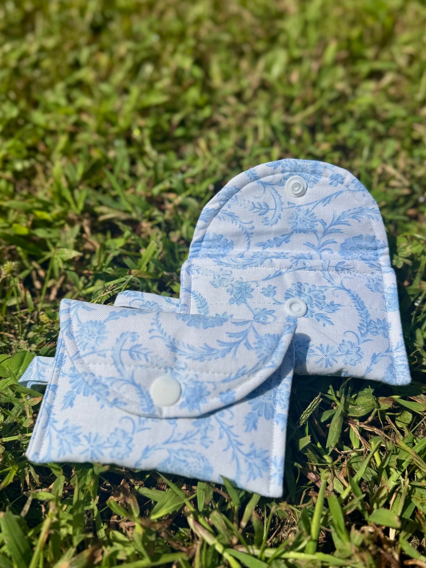 Pretty in Blue AirPods Case/Card Wallet