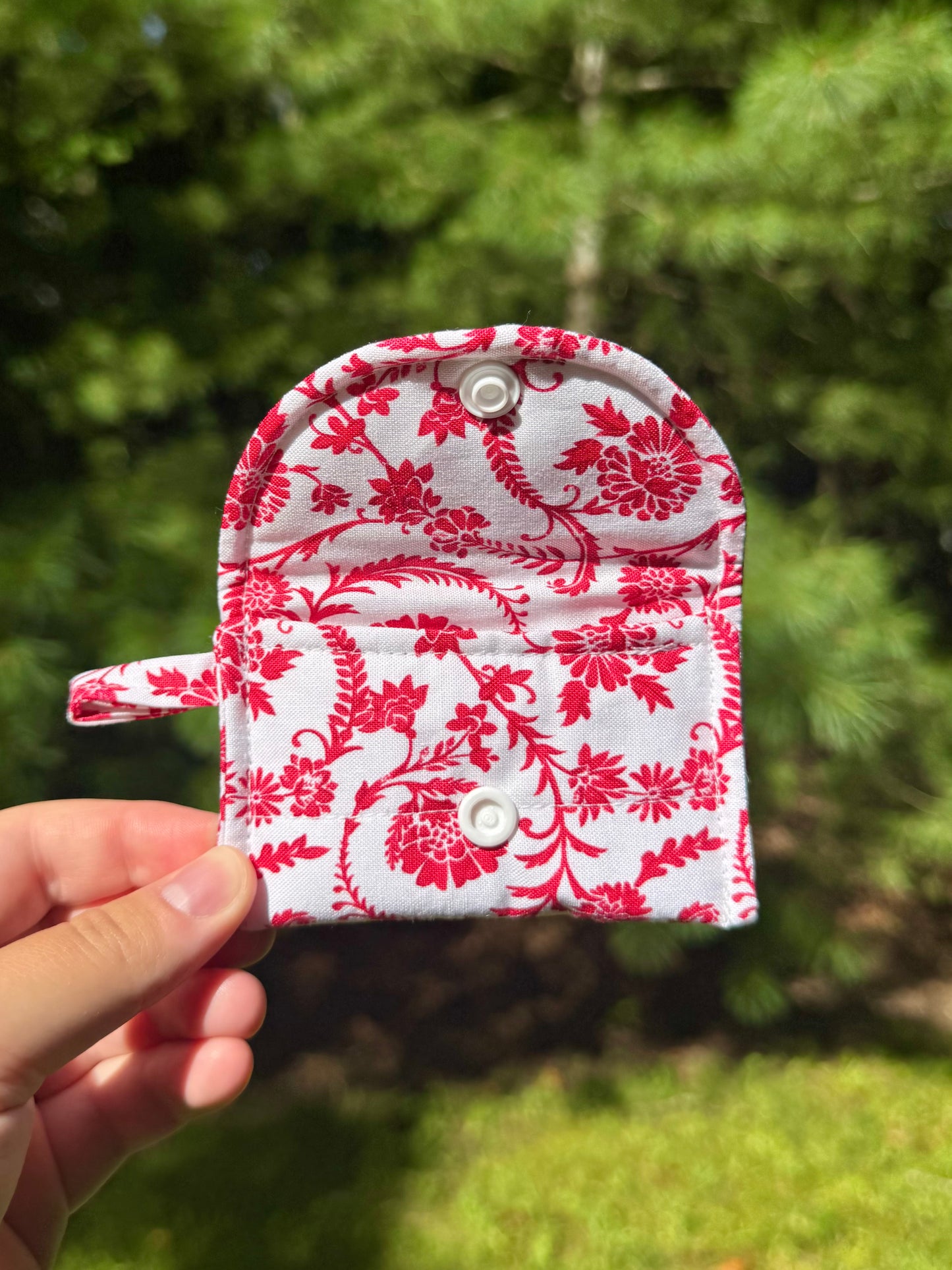 Pretty in Red AirPods Case/Card Wallet