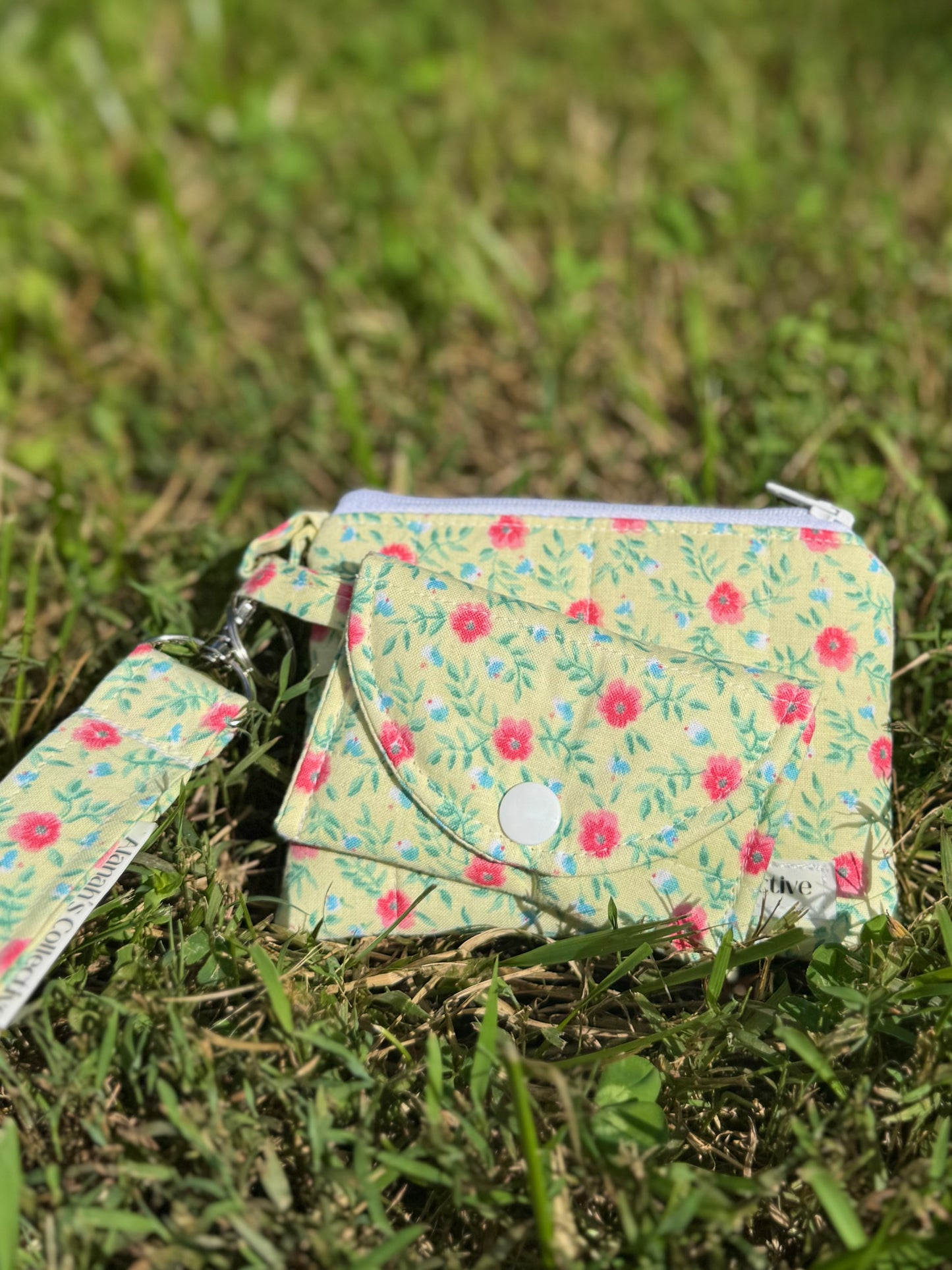 Summer Hibiscus Mini Keychain Wallet